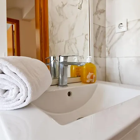 Beautiful And Spacious Flat In The Center Lisbona