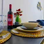 Beautiful And Spacious Flat In The Center * Лиссабон