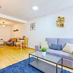 Beautiful And Spacious Flat In The Center *