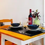 Beautiful And Spacious Flat In The Center Лиссабон