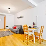 Beautiful And Spacious Flat In The Center * Лиссабон