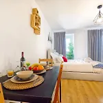 Beautiful And Spacious Flat In The Center *