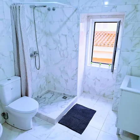 Beautiful And Spacious Flat In The Center 리스본