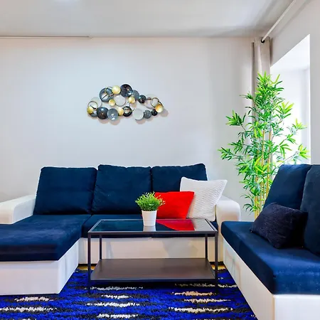 Apartment Beautiful And Spacious Flat In The Center