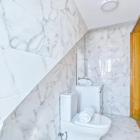 Beautiful And Spacious Flat In The Center 아파트 리스본