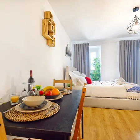 Beautiful And Spacious Flat In The Center *