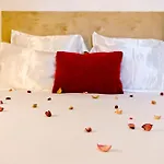 Beautiful And Spacious Flat In The Center *