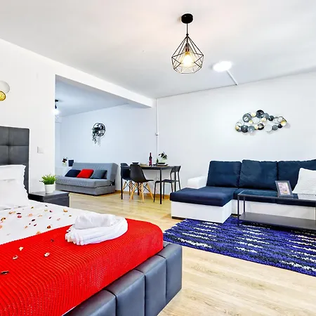 Beautiful And Spacious Flat In The Center *