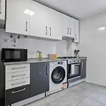 Beautiful And Spacious Flat In The Center *