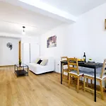 Beautiful And Spacious Flat In The Center