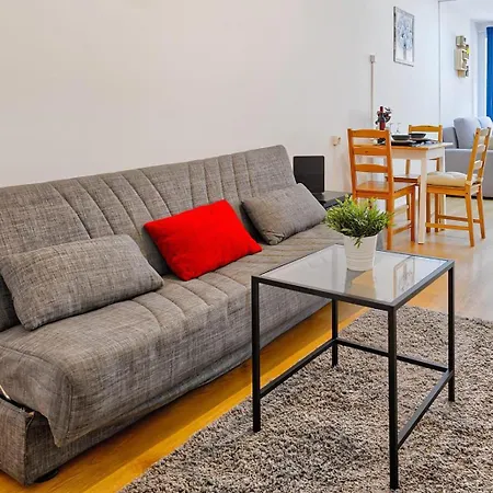 Apartman Beautiful And Spacious Flat In The Center